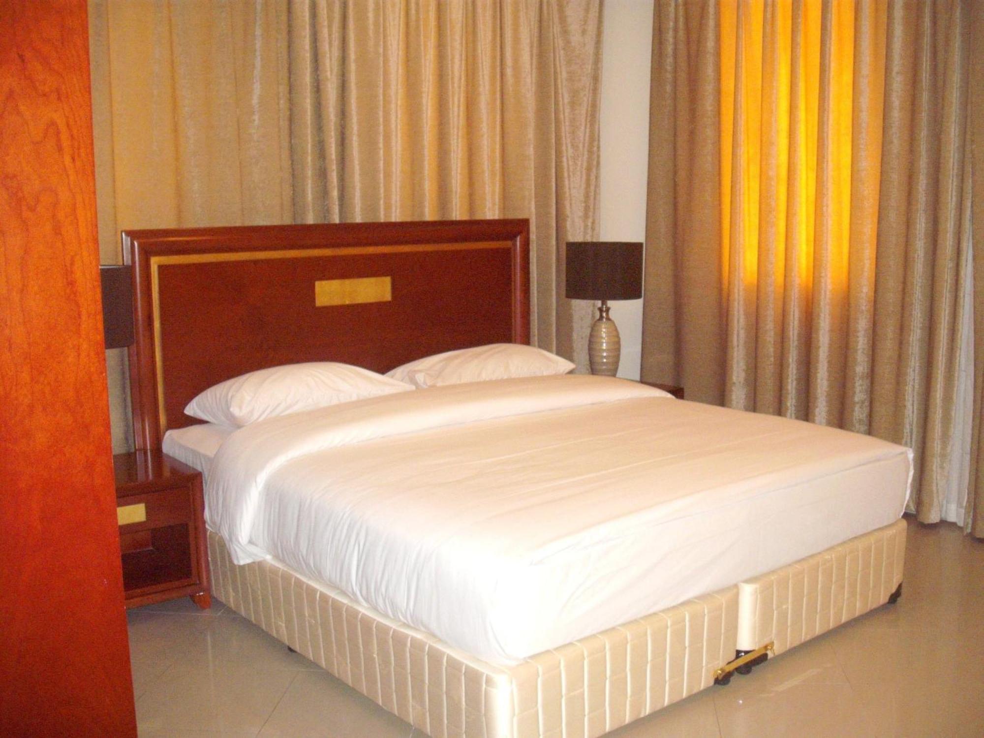 Abu Dhabi Plaza Hotel Apartments Dış mekan fotoğraf