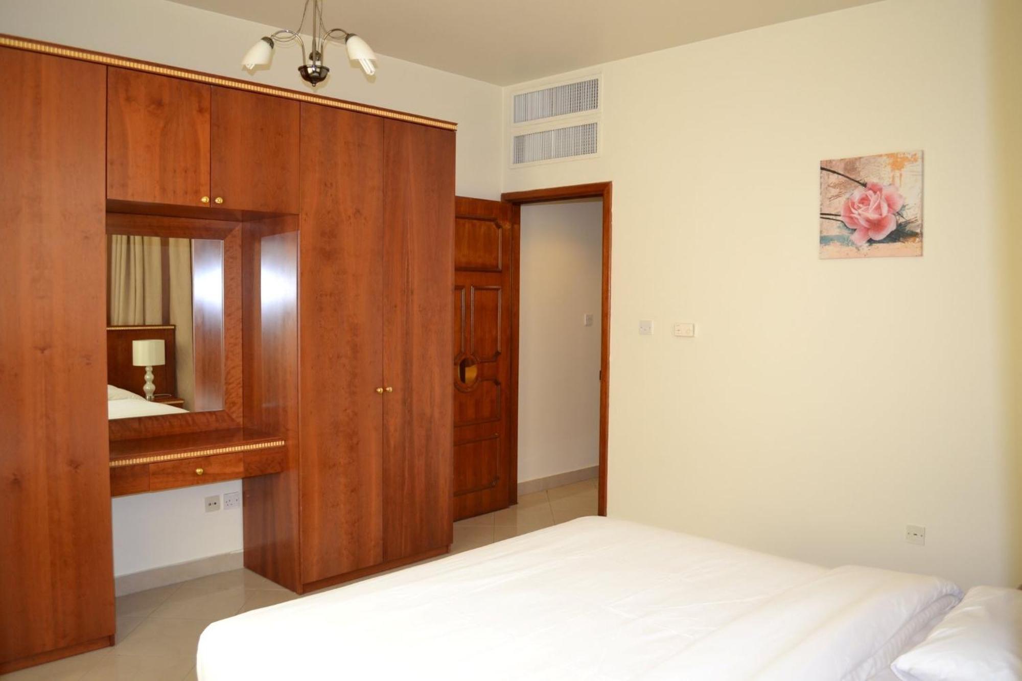 Abu Dhabi Plaza Hotel Apartments Dış mekan fotoğraf