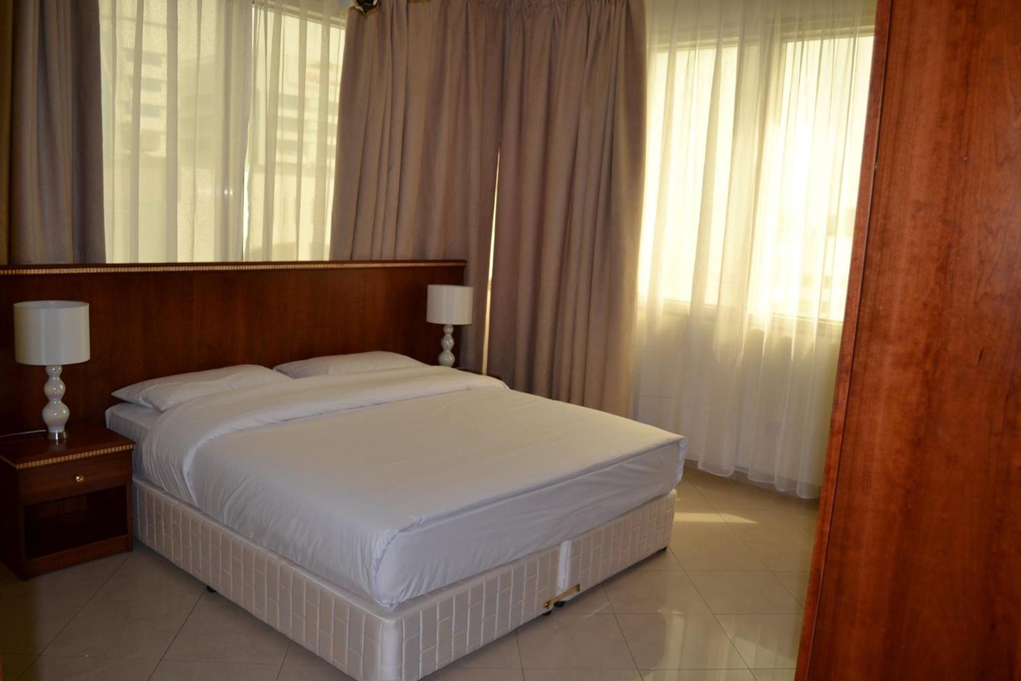Abu Dhabi Plaza Hotel Apartments Dış mekan fotoğraf