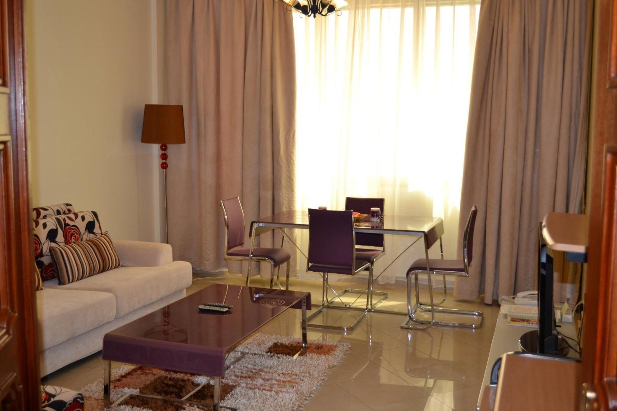 Abu Dhabi Plaza Hotel Apartments Dış mekan fotoğraf