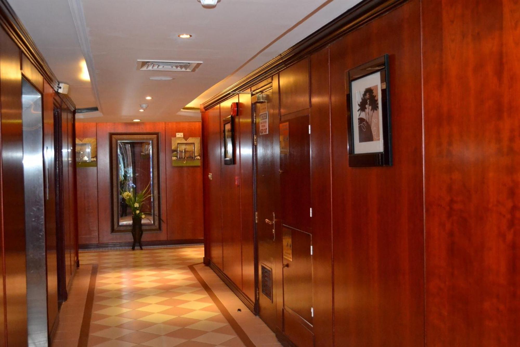 Abu Dhabi Plaza Hotel Apartments Dış mekan fotoğraf