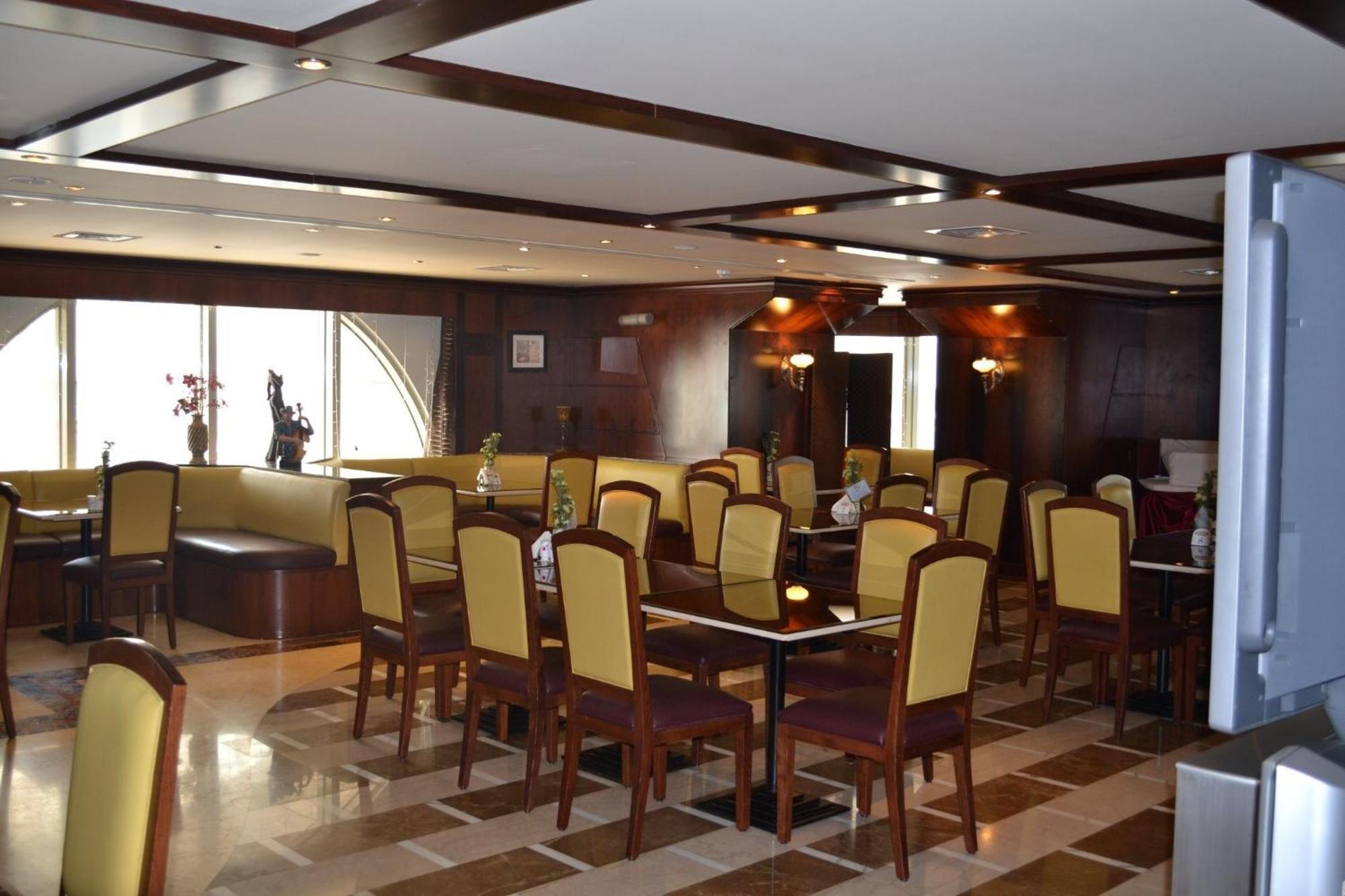 Abu Dhabi Plaza Hotel Apartments Dış mekan fotoğraf