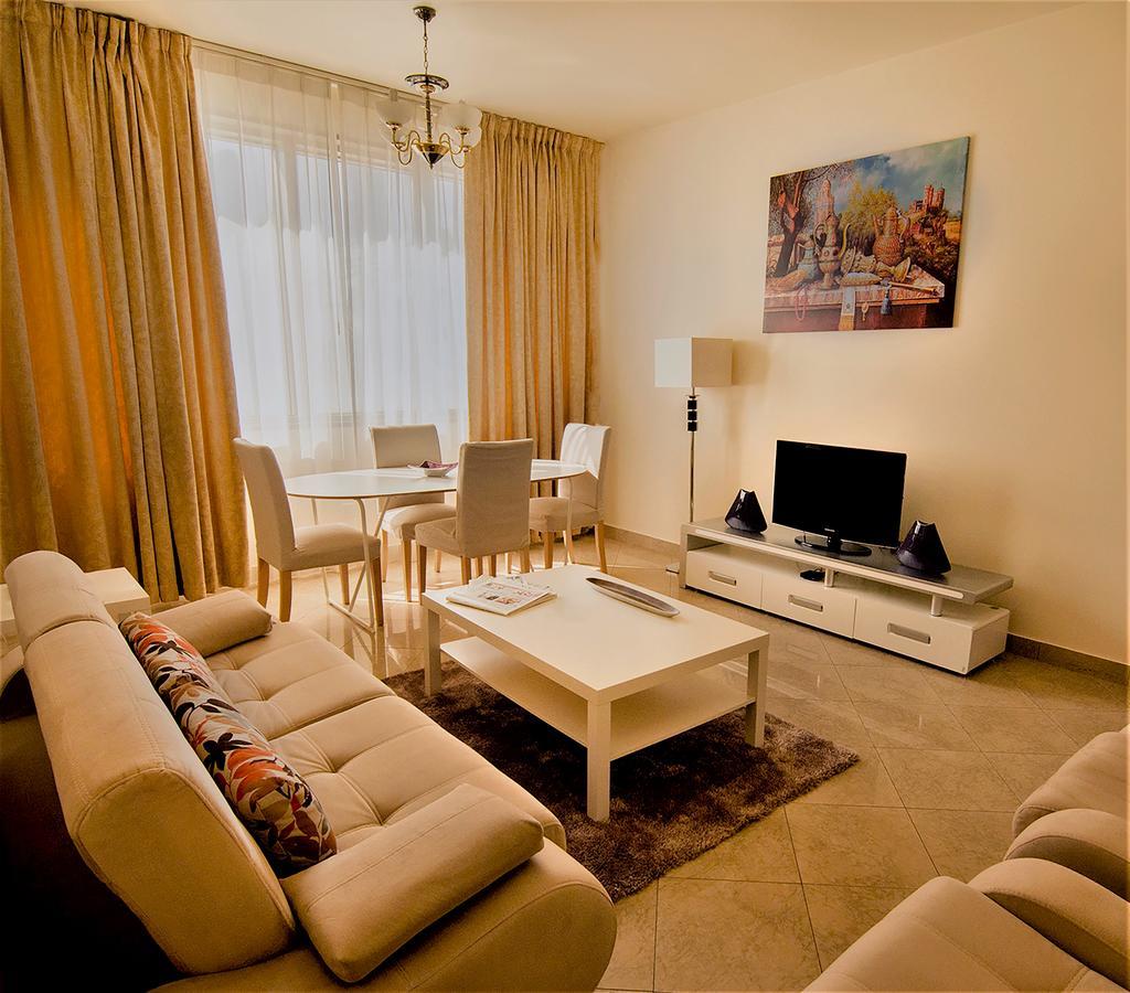 Abu Dhabi Plaza Hotel Apartments Dış mekan fotoğraf