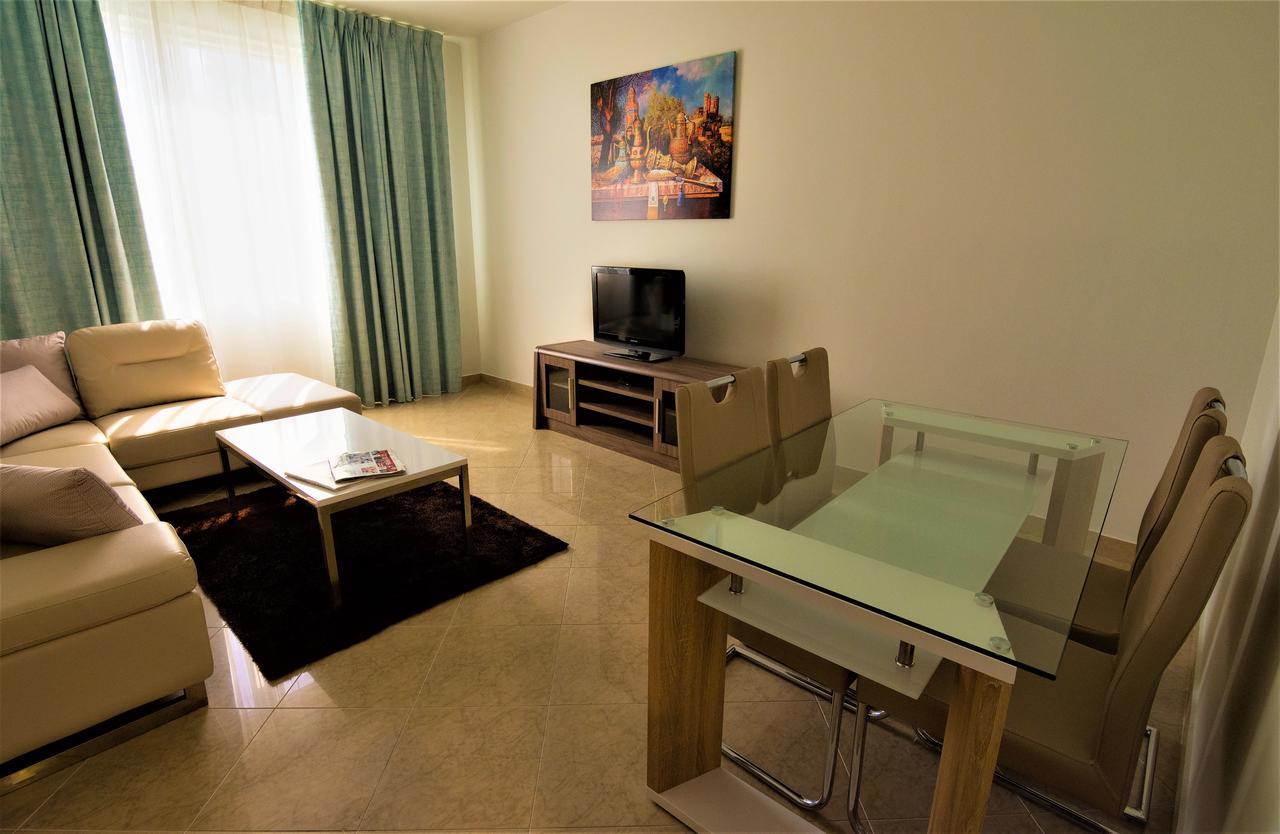 Abu Dhabi Plaza Hotel Apartments Dış mekan fotoğraf