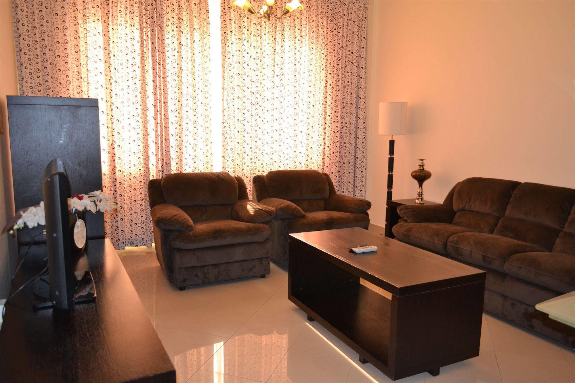 Abu Dhabi Plaza Hotel Apartments Dış mekan fotoğraf